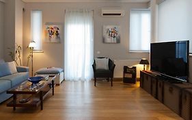 Acropolis Luxury Apartment With Balcony